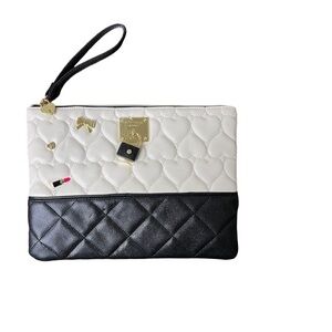 BETSEY JOHNSON Quilted Heart XL Wristlet - Black / Ivory - NWOT